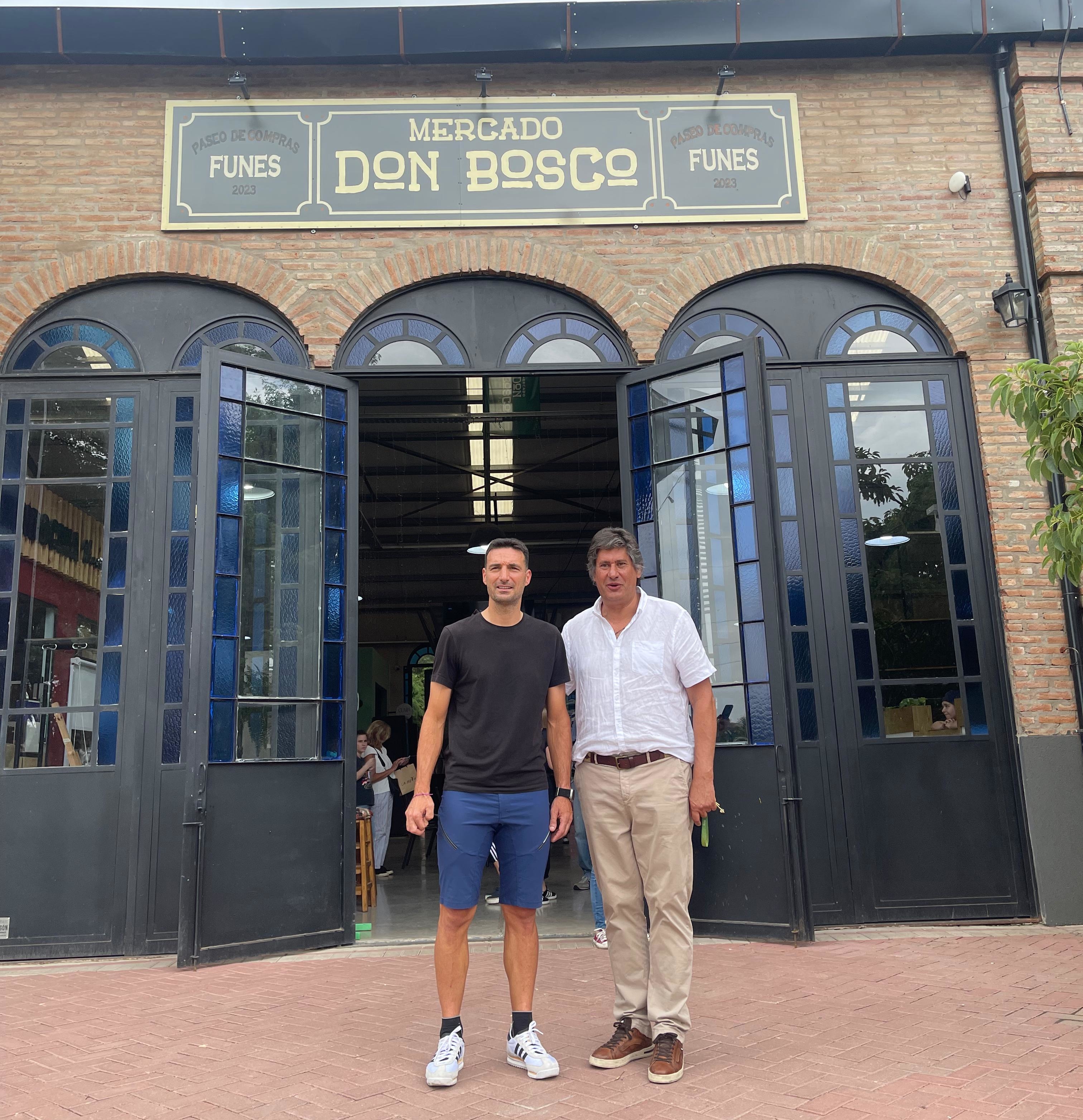 Scaloni en Funes: visita sorpresa al Mercado Don Bosco